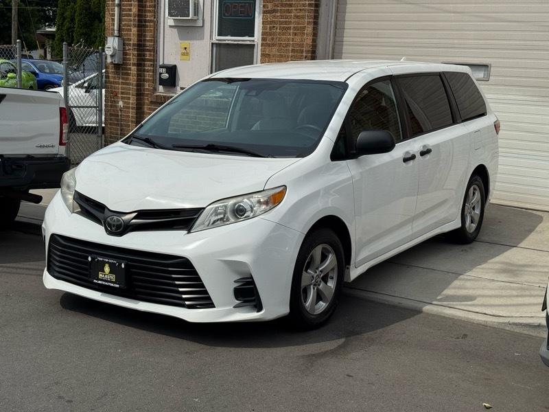 Toyota Sienna LE 7-Passenger Mobility 2019