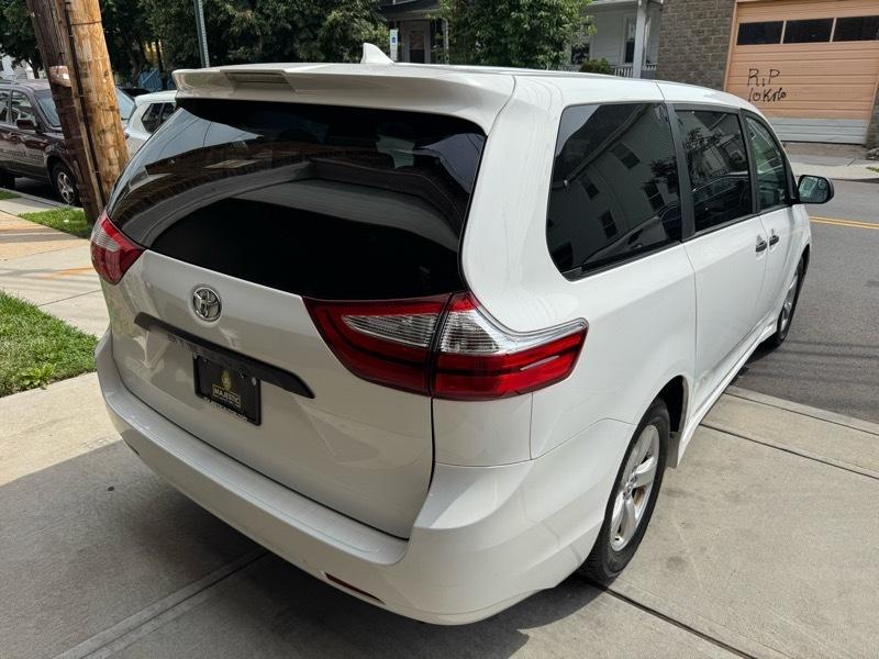 Toyota Sienna LE 7-Passenger Mobility 2019