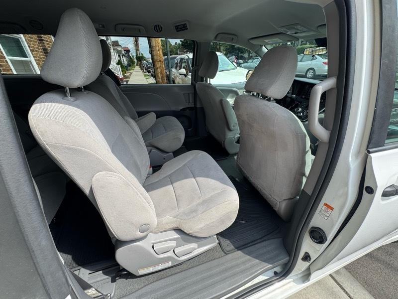 Toyota Sienna LE 7-Passenger Mobility 2019