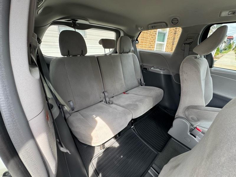 Toyota Sienna LE 7-Passenger Mobility 2019