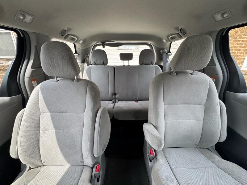 Toyota Sienna LE 7-Passenger Mobility 2019