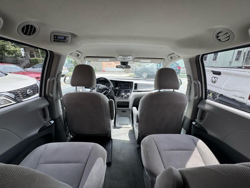 Toyota Sienna LE 7-Passenger Mobility 2019