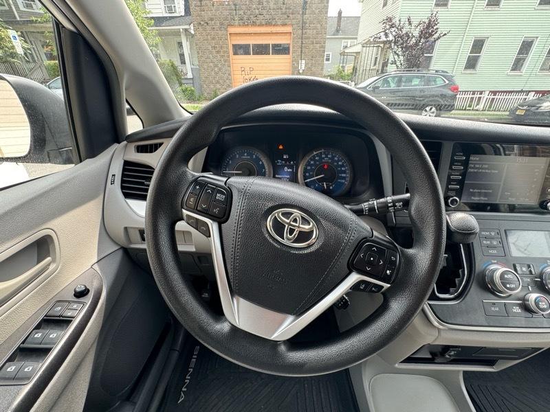 Toyota Sienna LE 7-Passenger Mobility 2019