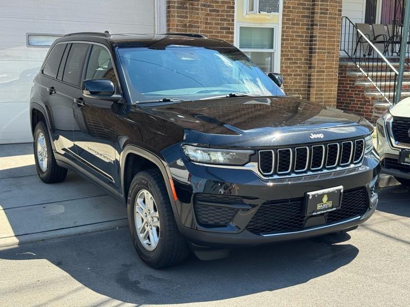 Jeep Grand Cherokee Laredo 4WD 2024
