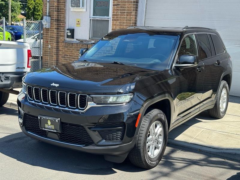 Jeep Grand Cherokee Laredo 4WD 2024