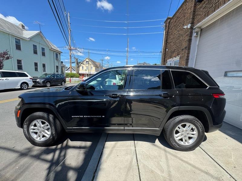 Jeep Grand Cherokee Laredo 4WD 2024