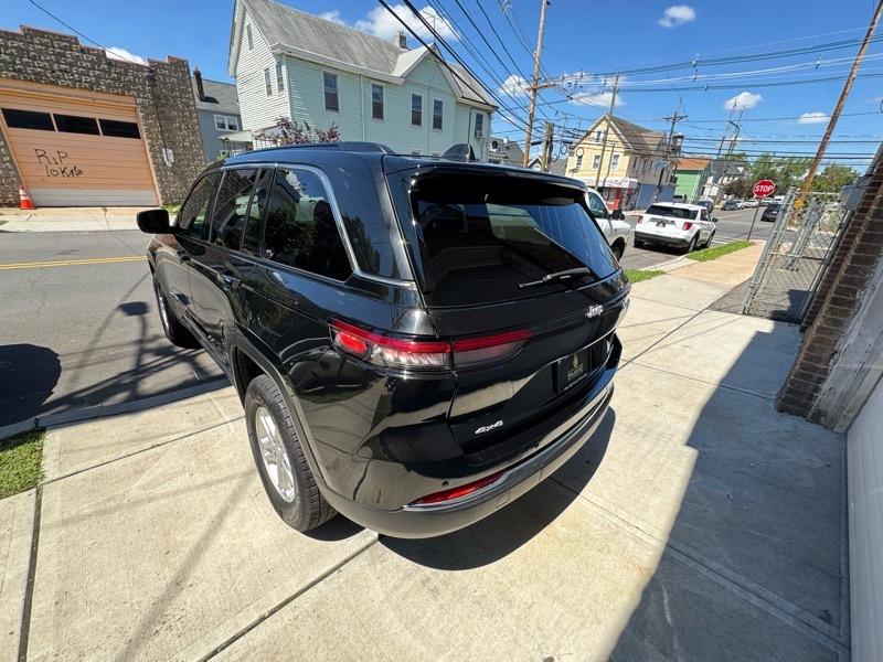 Jeep Grand Cherokee Laredo 4WD 2024