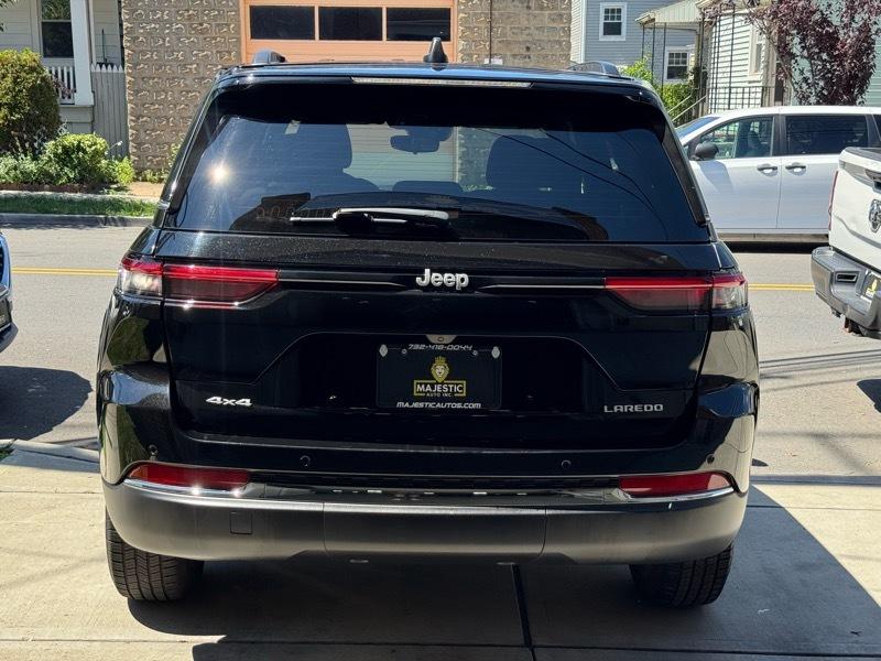Jeep Grand Cherokee Laredo 4WD 2024