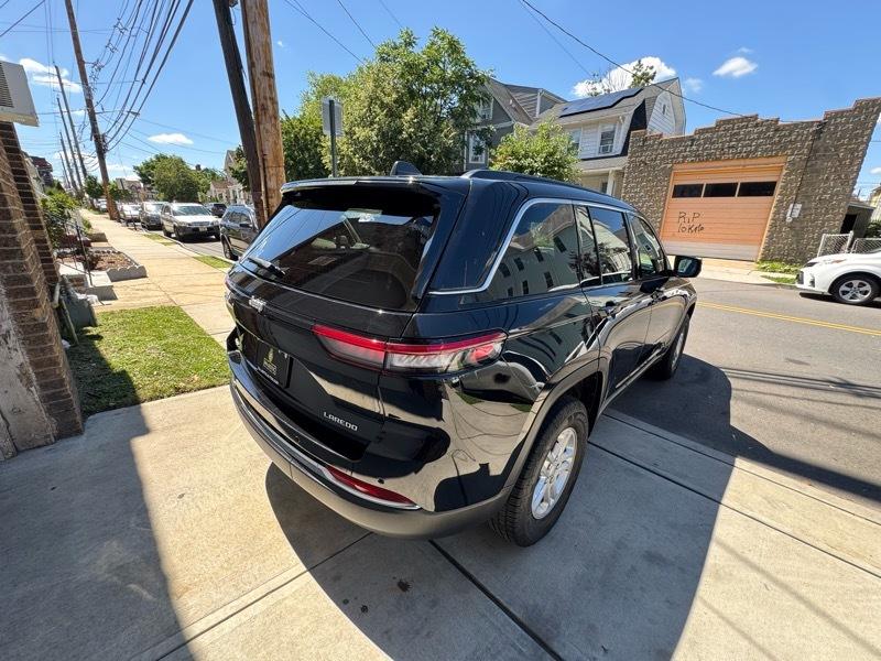 Jeep Grand Cherokee Laredo 4WD 2024
