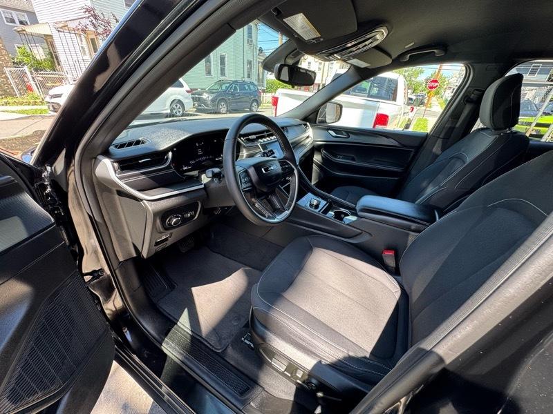 Jeep Grand Cherokee Laredo 4WD 2024