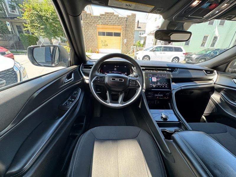 Jeep Grand Cherokee Laredo 4WD 2024