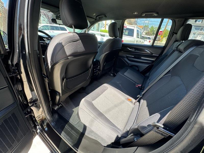 Jeep Grand Cherokee Laredo 4WD 2024