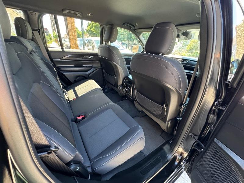 Jeep Grand Cherokee Laredo 4WD 2024