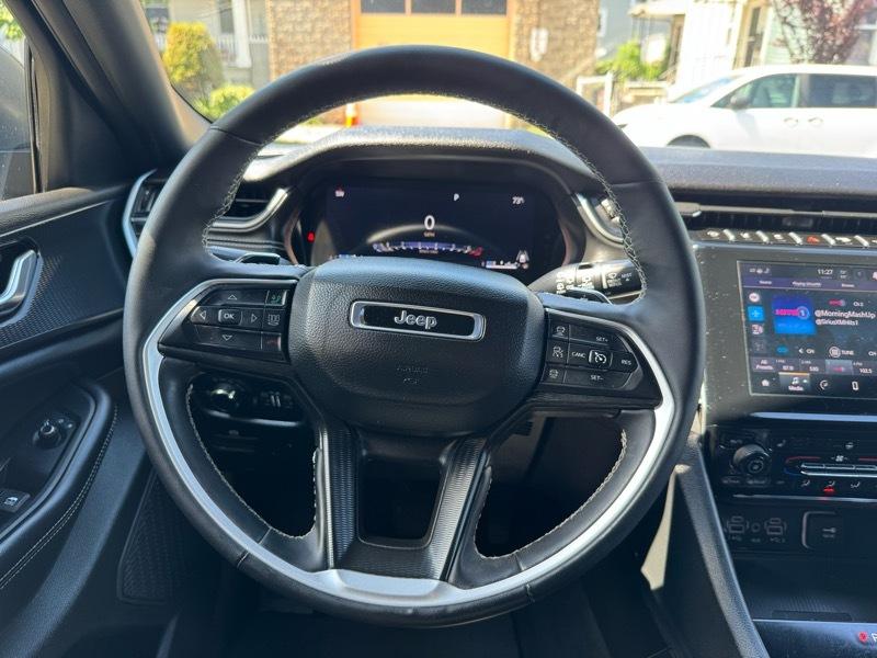 Jeep Grand Cherokee Laredo 4WD 2024