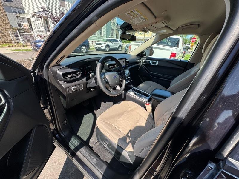 Ford Explorer Base AWD 2021