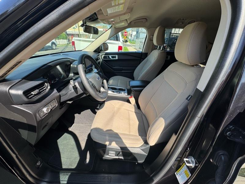 Ford Explorer Base AWD 2021