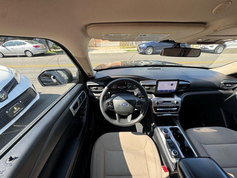 Ford Explorer Base AWD 2021
