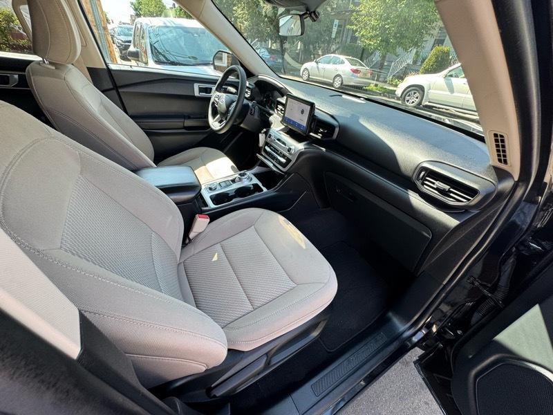Ford Explorer Base AWD 2021