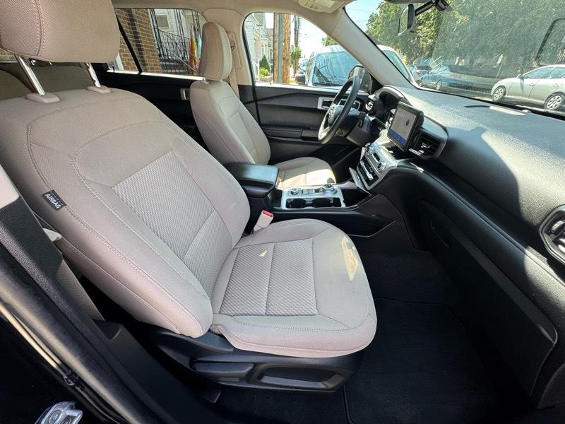 Ford Explorer Base AWD 2021