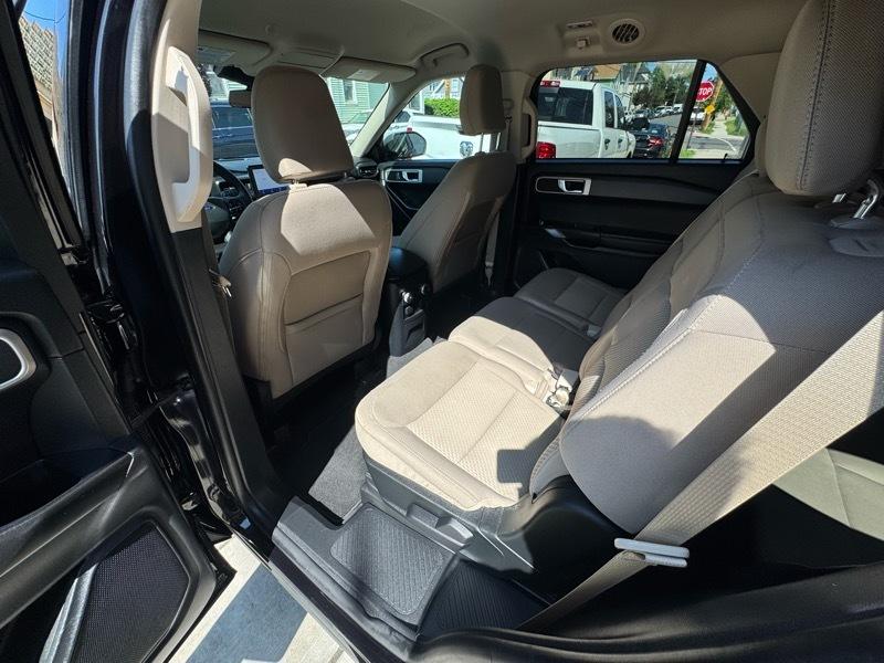 Ford Explorer Base AWD 2021