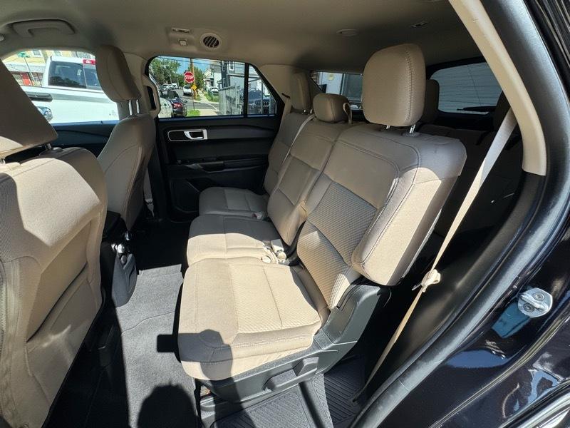 Ford Explorer Base AWD 2021