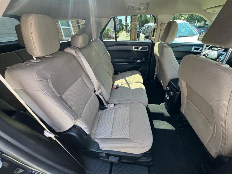Ford Explorer Base AWD 2021