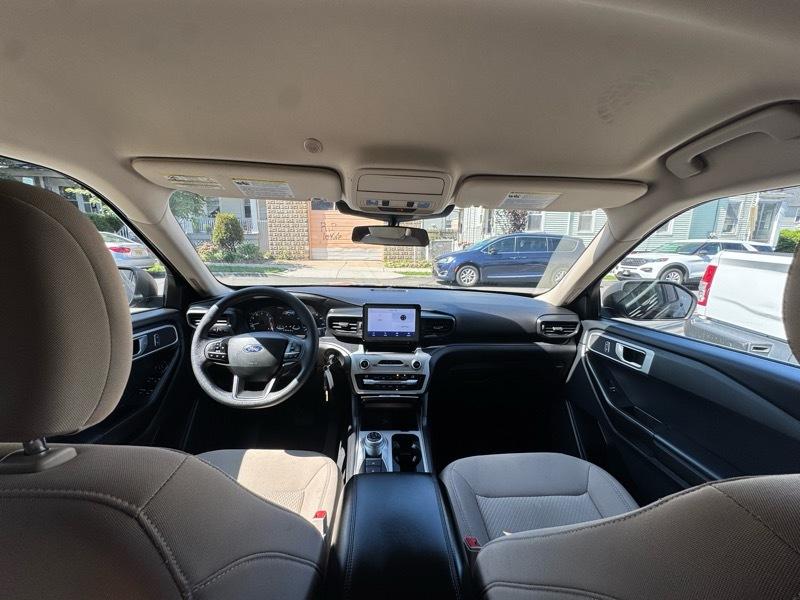 Ford Explorer Base AWD 2021