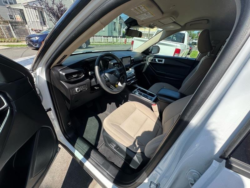 Ford Explorer Base AWD 2021