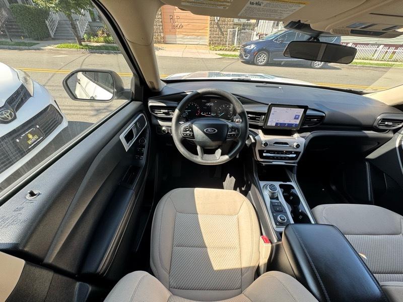 Ford Explorer Base AWD 2021