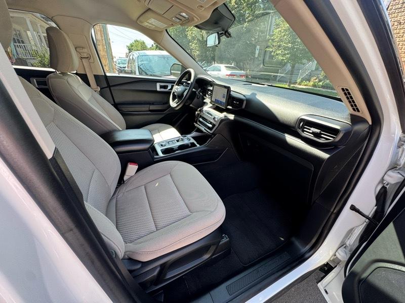 Ford Explorer Base AWD 2021