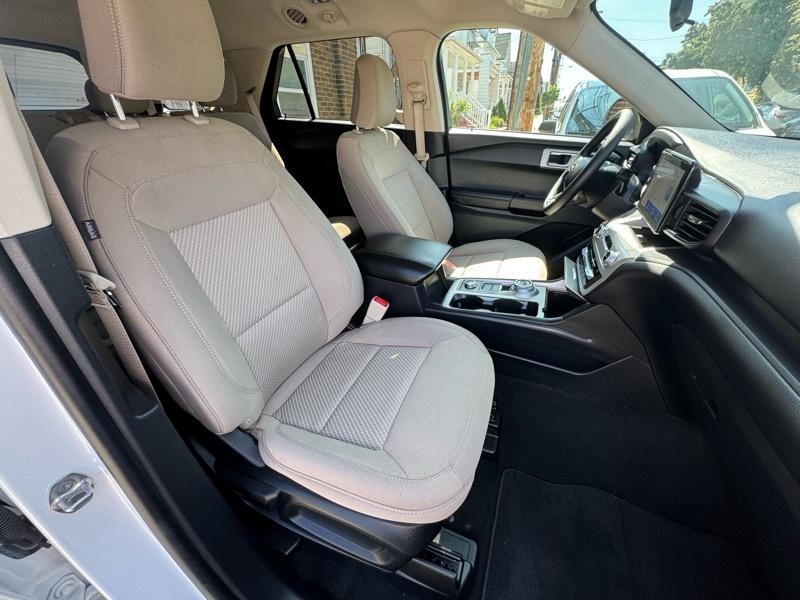 Ford Explorer Base AWD 2021