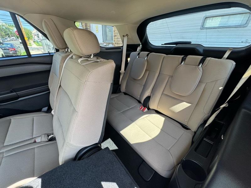 Ford Explorer Base AWD 2021