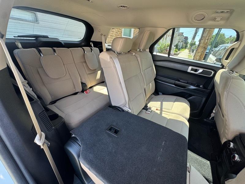 Ford Explorer Base AWD 2021
