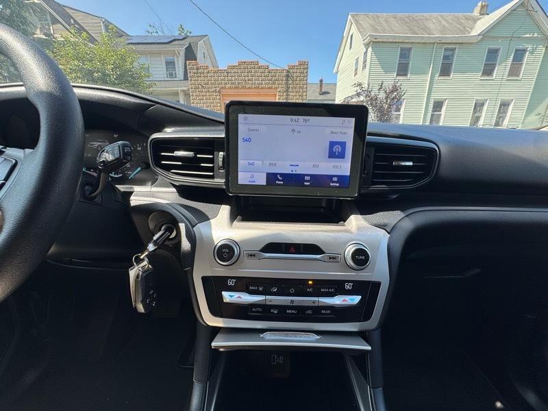 Ford Explorer Base AWD 2021