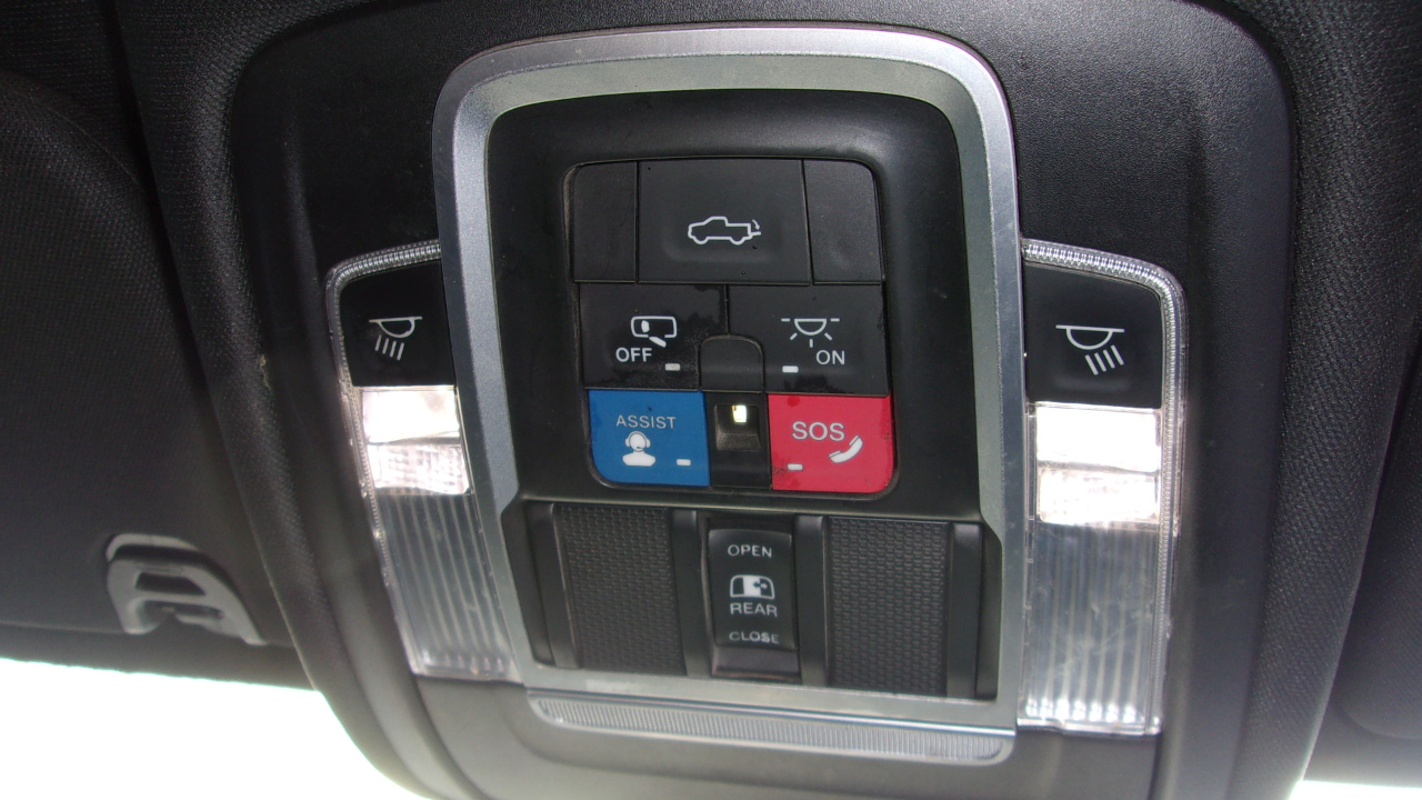 RAM 1500 Laramie Crew Cab SWB 4WD 2020