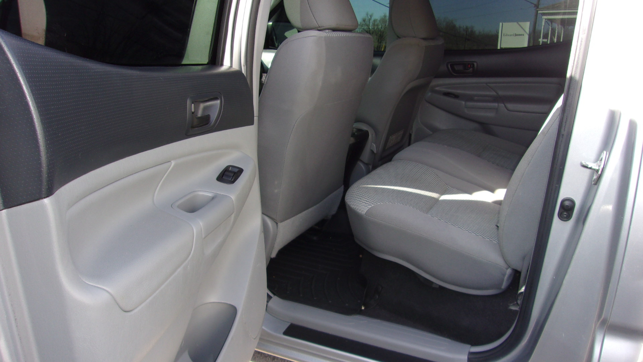 Toyota Tacoma PreRunner Double Cab V6 5AT 2WD 2014