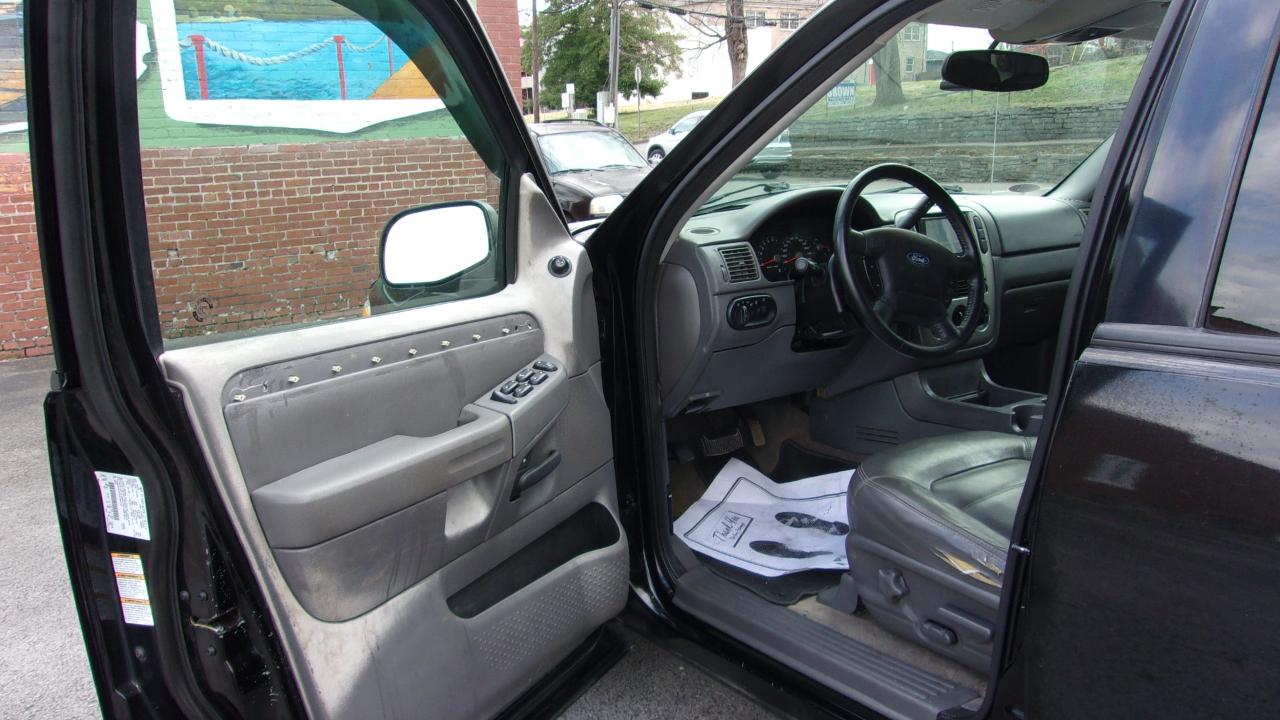 Ford Explorer XLT 4.0L 2WD 2003