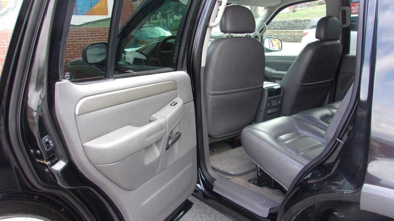 Ford Explorer XLT 4.0L 2WD 2003