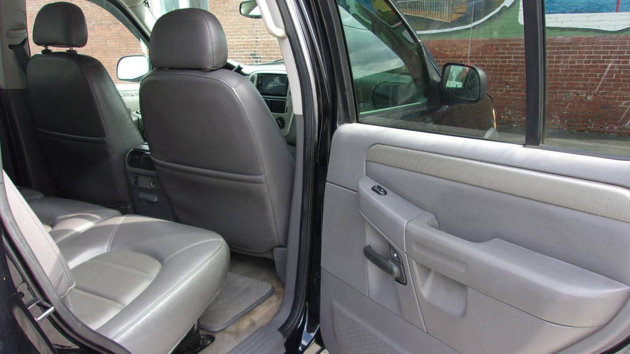Ford Explorer XLT 4.0L 2WD 2003