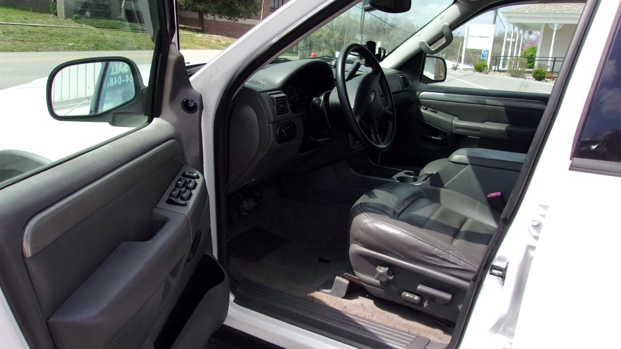 Ford Explorer XLT 4.6L AWD 2003