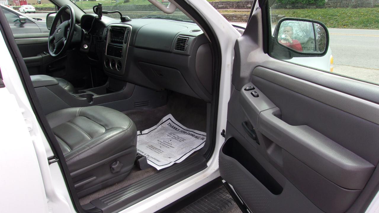 Ford Explorer XLT 4.6L AWD 2003