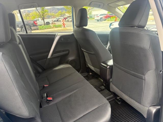 Toyota RAV4 LE AWD 2016