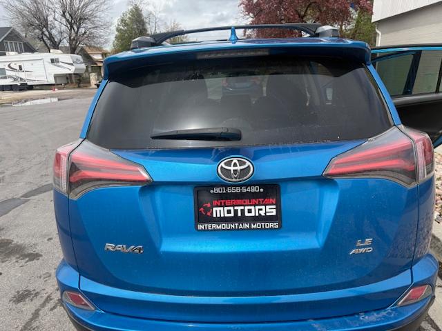 Toyota RAV4 LE AWD 2016