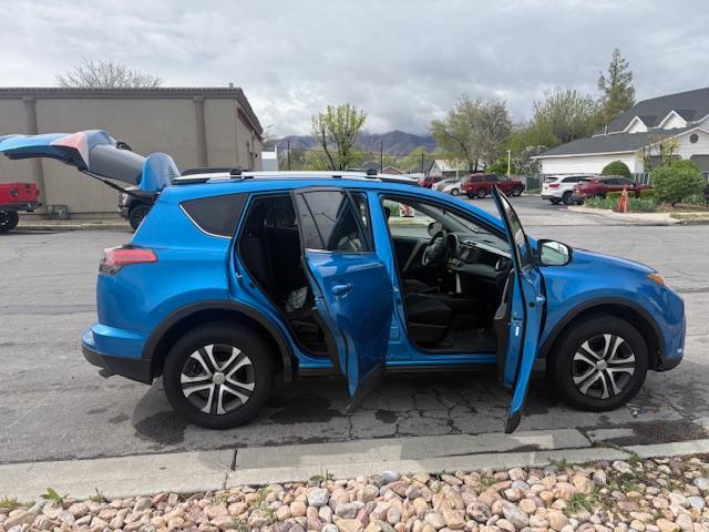 Toyota RAV4 LE AWD 2016