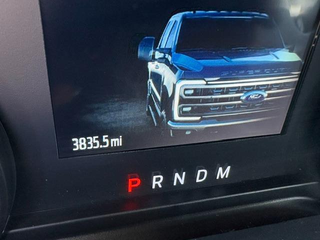 Ford F-350 SD XL Crew Cab Long Bed 4WD 2024