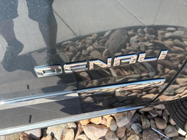 GMC Yukon XL Denali 4WD 2019