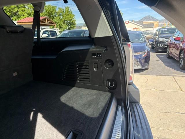 GMC Yukon XL Denali 4WD 2019