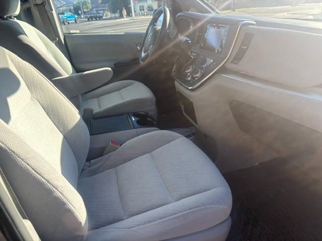 Toyota Sienna LE 8-Passenger 2018