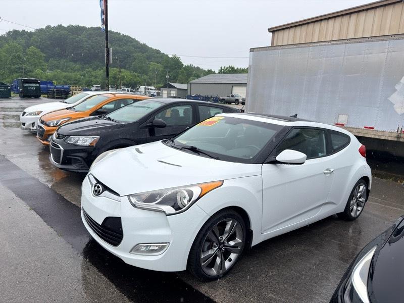 Hyundai Veloster Base 6MT 2013