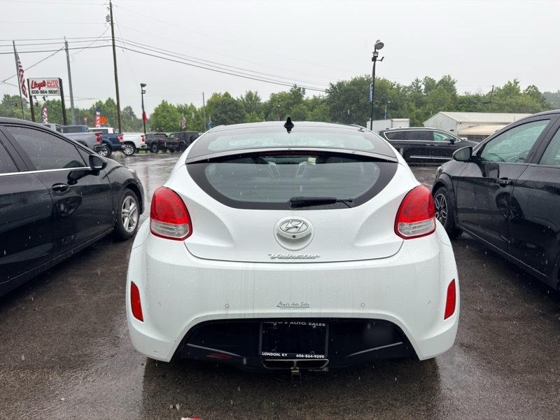 Hyundai Veloster Base 6MT 2013